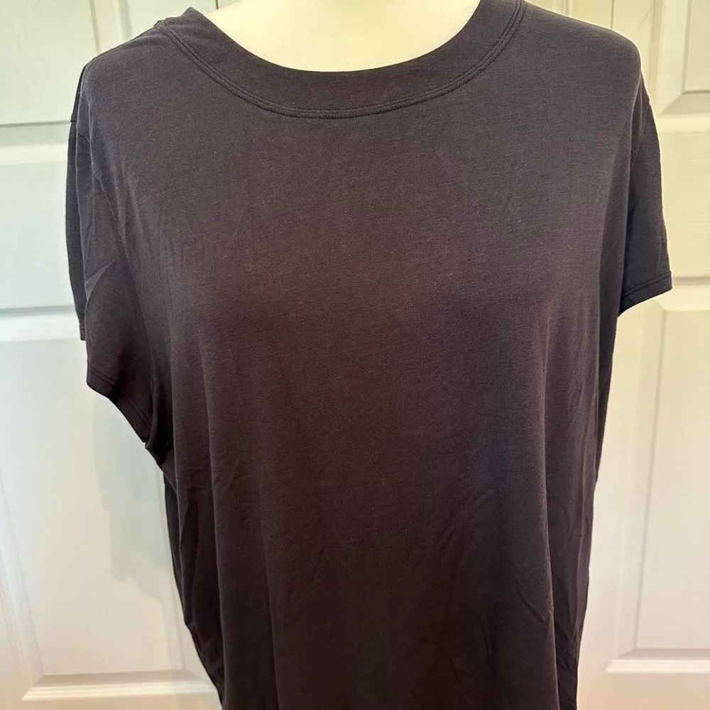 Athleta Women's Black short sleeve workout top